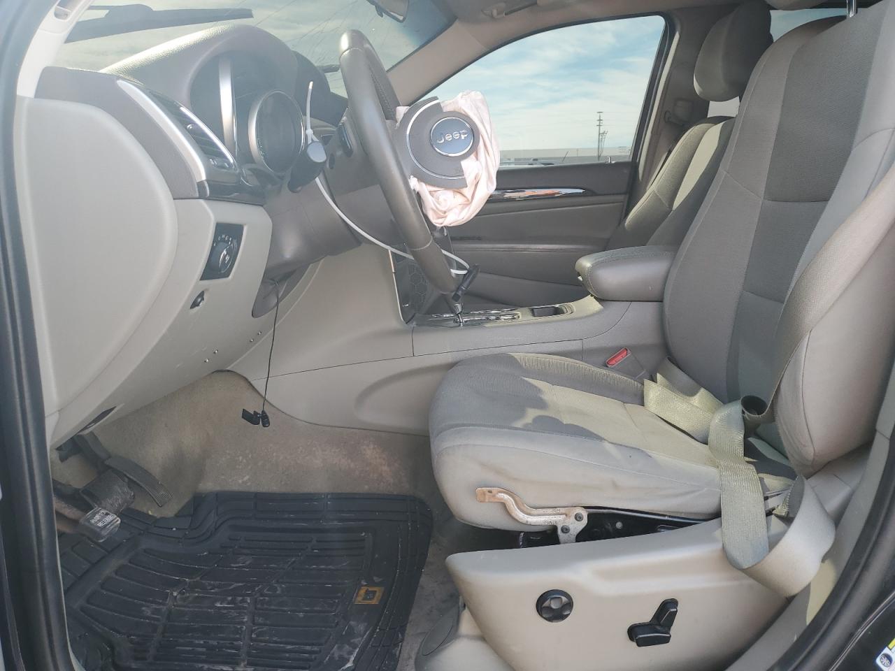 1J4RS4GG6BC573444 2011 Jeep Grand Cherokee Laredo