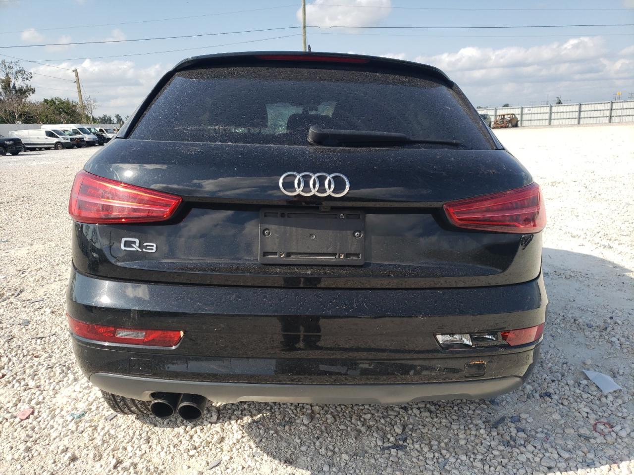 WA1BCCFS5JR017524 2018 Audi Q3 Premium