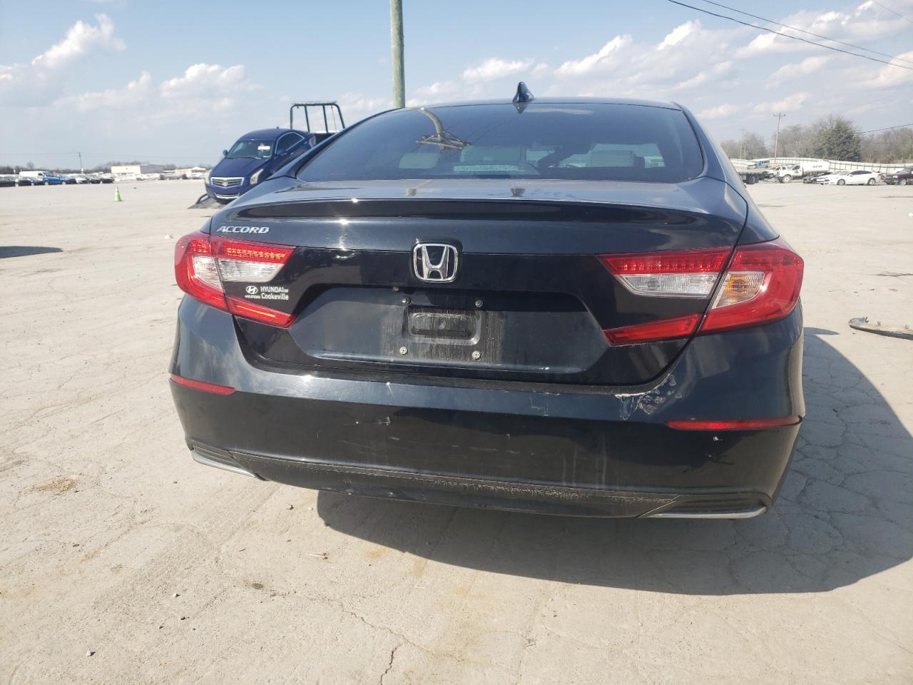 2018 Honda Accord Lx vin: 1HGCV1F19JA019356