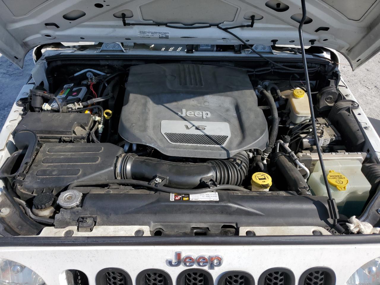 1C4BJWDG0FL541606 2015 Jeep Wrangler Unlimited Sport