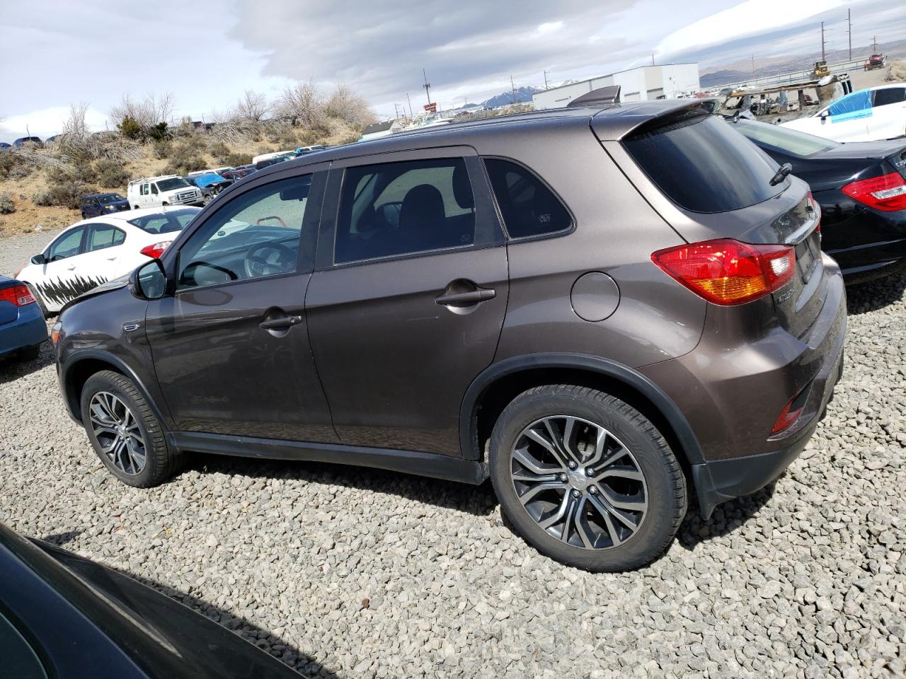 2018 Mitsubishi Outlander Sport Es vin: JA4AR3AU6JU020478