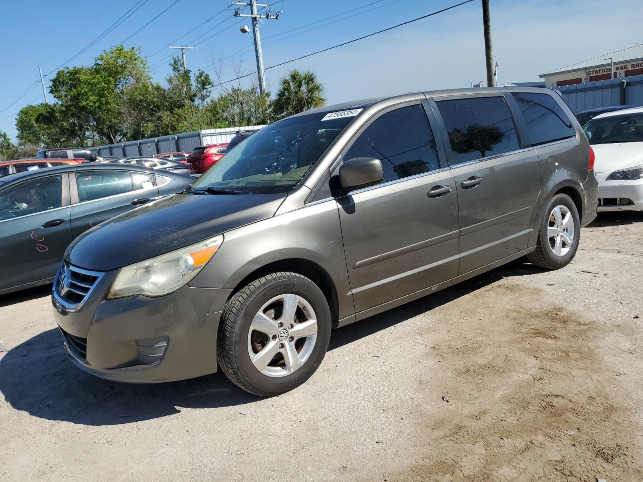 2V4RW3D13AR306018 2010 Volkswagen Routan Se