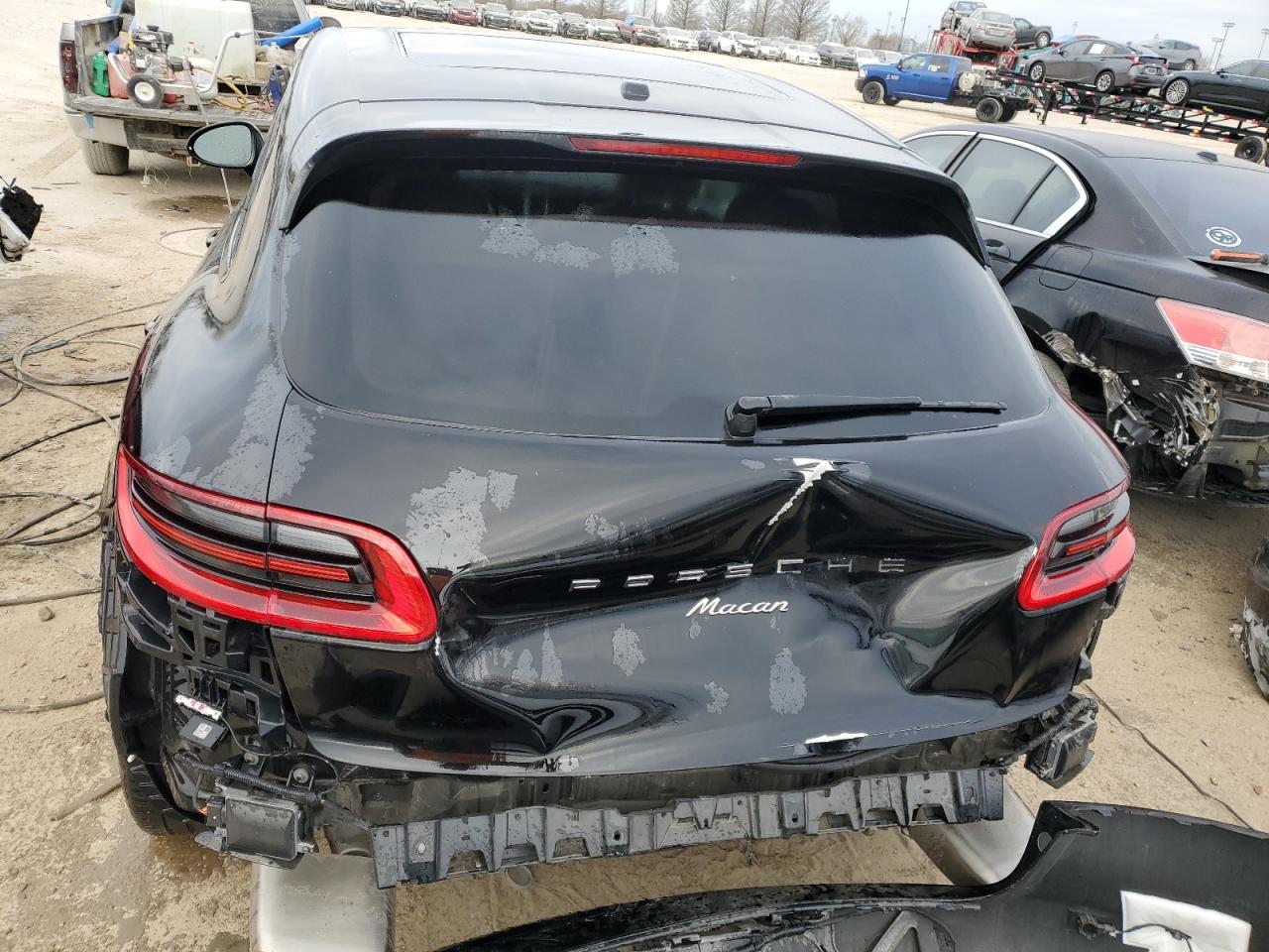 WP1AA2A5XHLB07752 2017 Porsche Macan