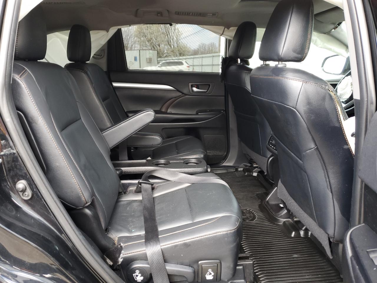 5TDJZRFH1KS611618 2019 Toyota Highlander Se