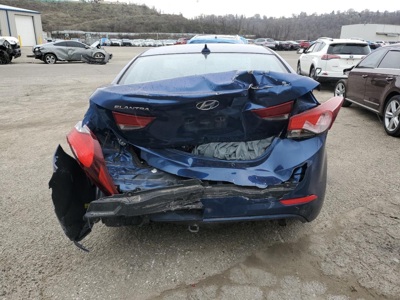 5NPDH4AE5GH766086 2016 Hyundai Elantra Se