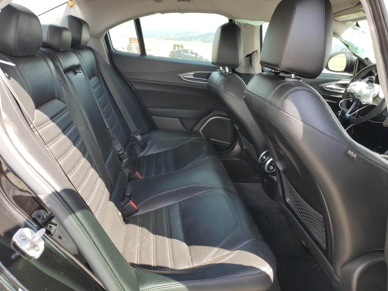 ZARFAECN5H7553778 2017 Alfa Romeo Giulia Ti