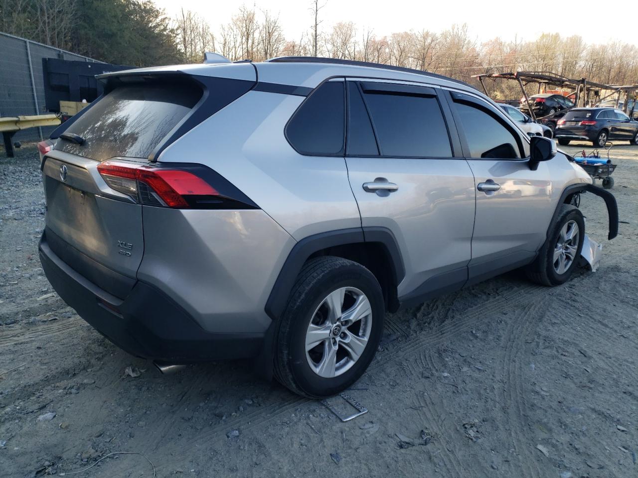 2T3P1RFV4MW225722 2021 Toyota Rav4 Xle