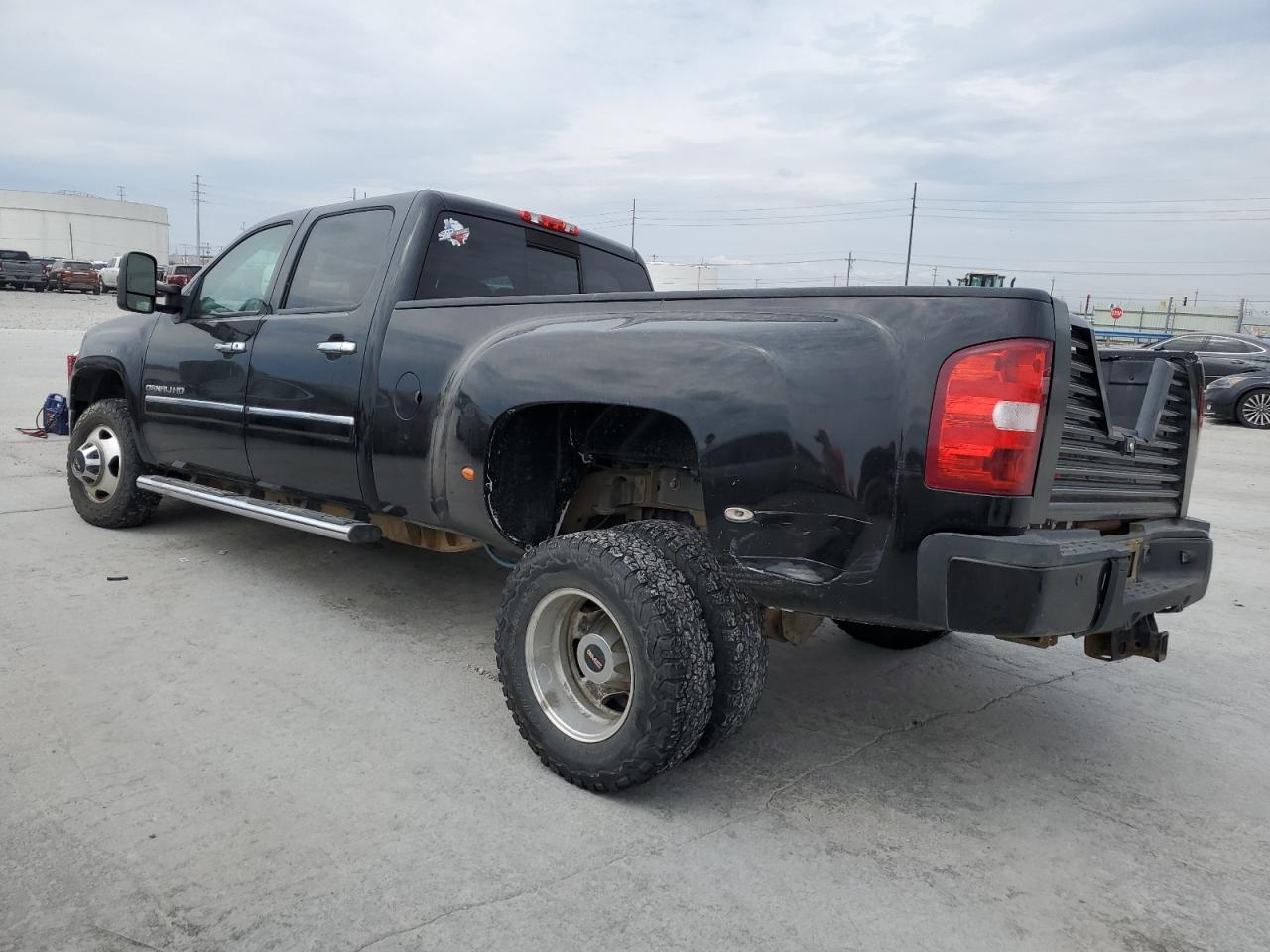 2012 GMC Sierra K3500 Denali vin: 1GT426C83CF103849