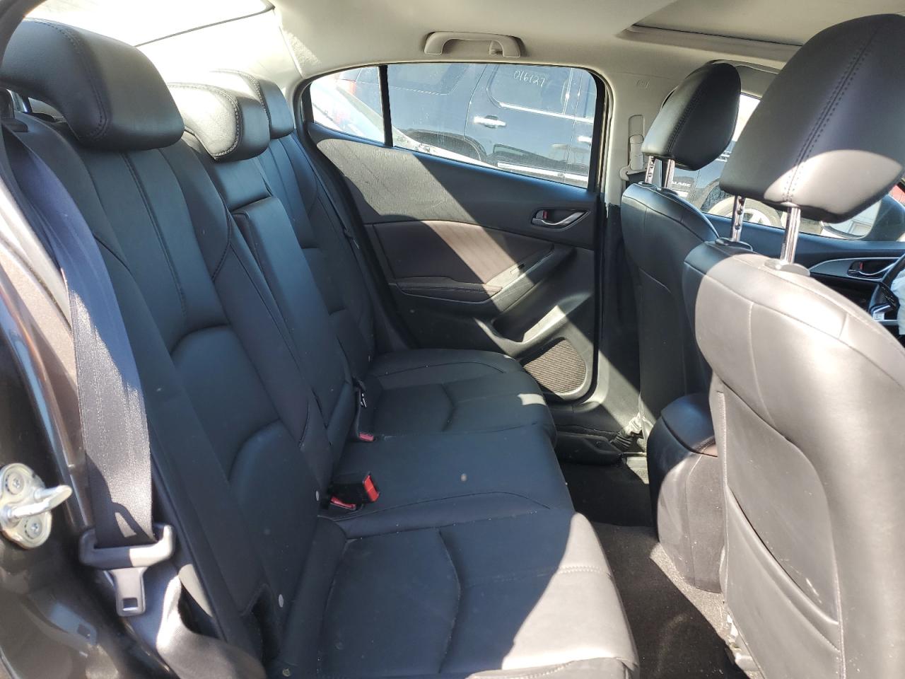 3MZBN1V32JM164297 2018 Mazda 3 Touring