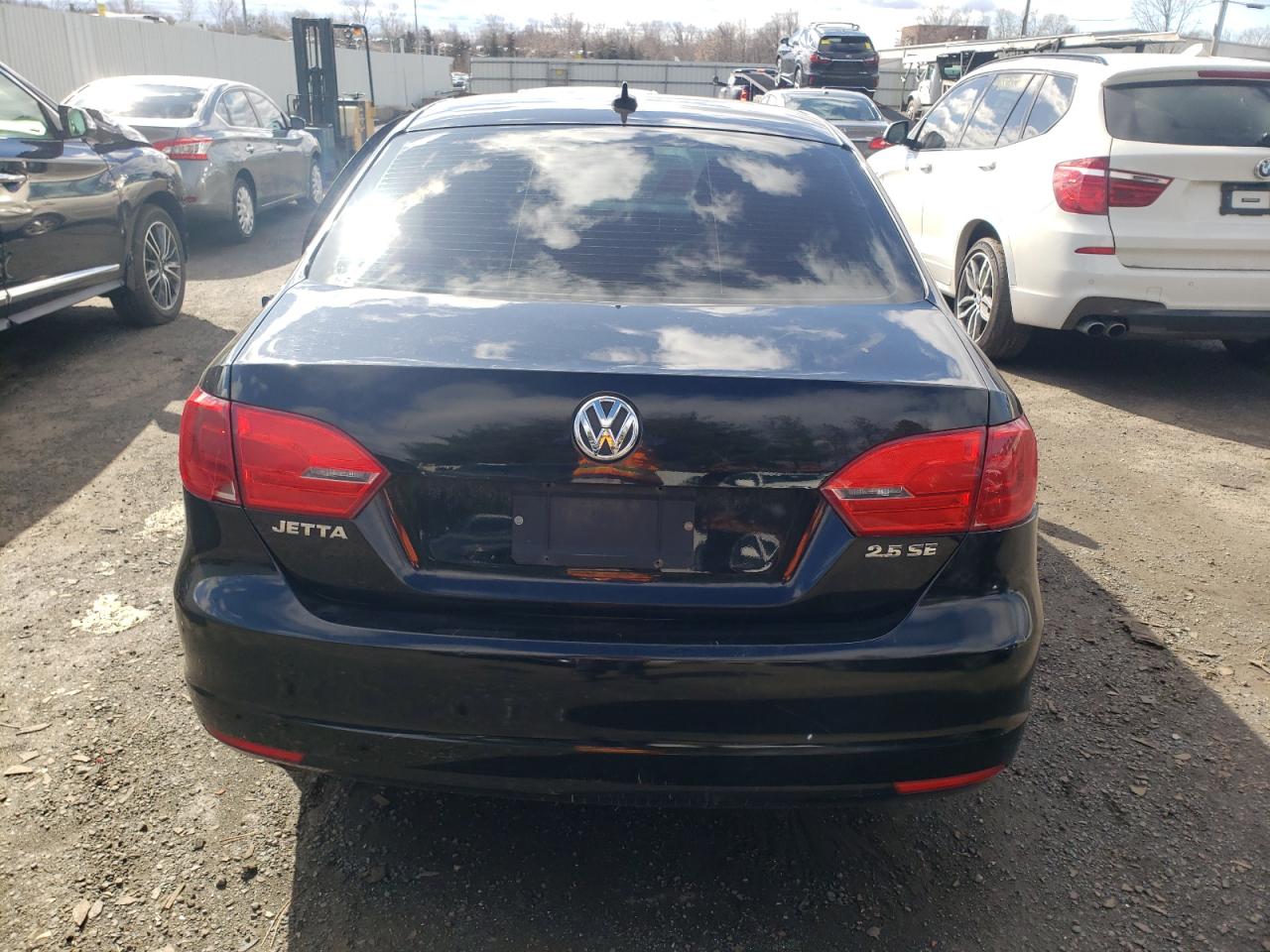 3VWDZ7AJ6BM348163 2011 Volkswagen Jetta Se