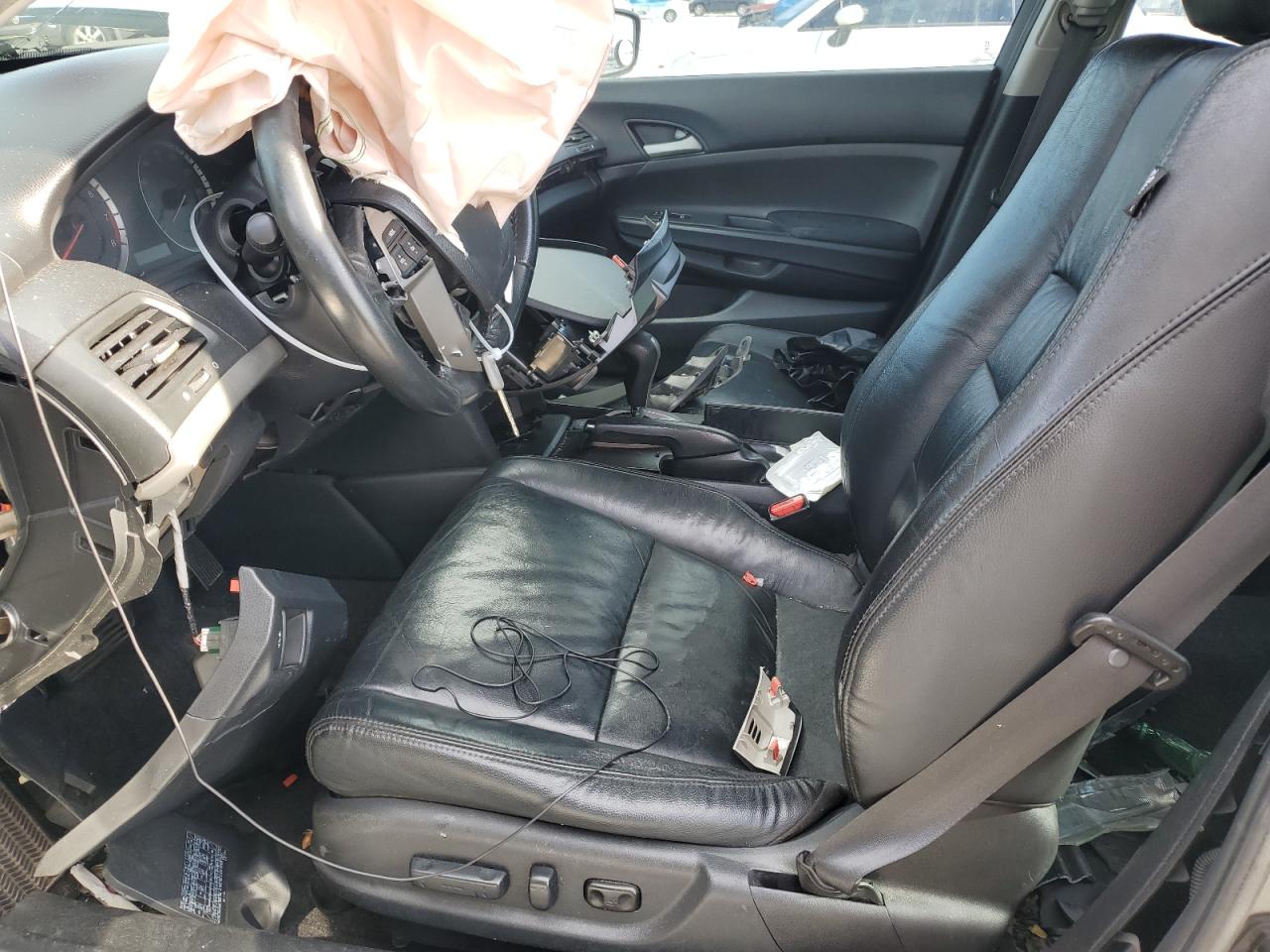 1HGCP2F66BA131979 2011 Honda Accord Se