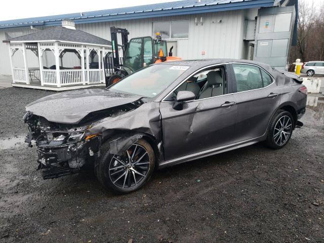 Lot #2427624397 2024 TOYOTA CAMRY SE N salvage car