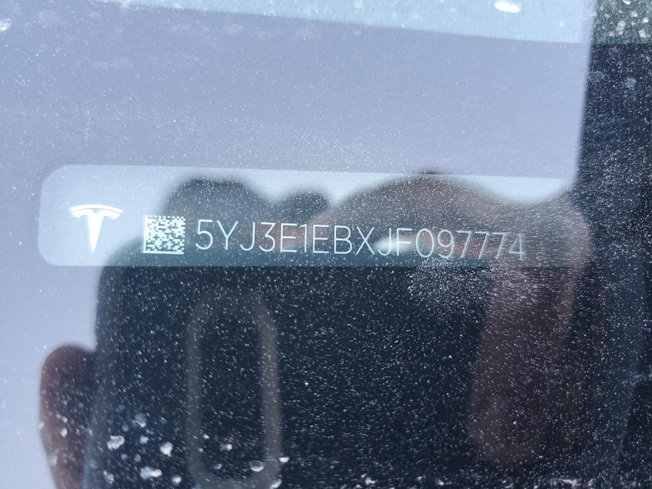 2018 Tesla Model 3 vin: 5YJ3E1EBXJF097774