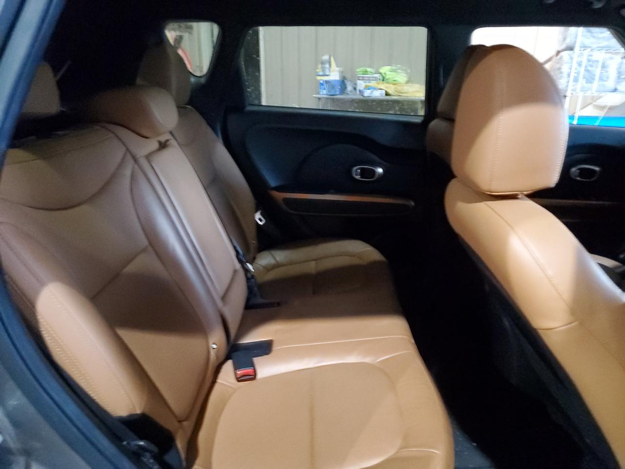 KNDJX3A51G7295722 2016 Kia Soul !