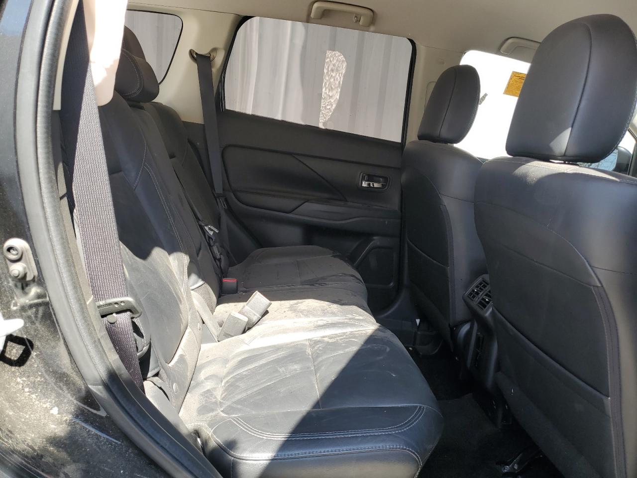 JA4AZ3A33LZ026932 2020 Mitsubishi Outlander Se