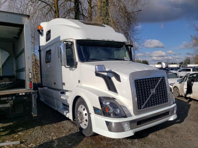 Lot #2394861283 2013 VOLVO VN VNL salvage car