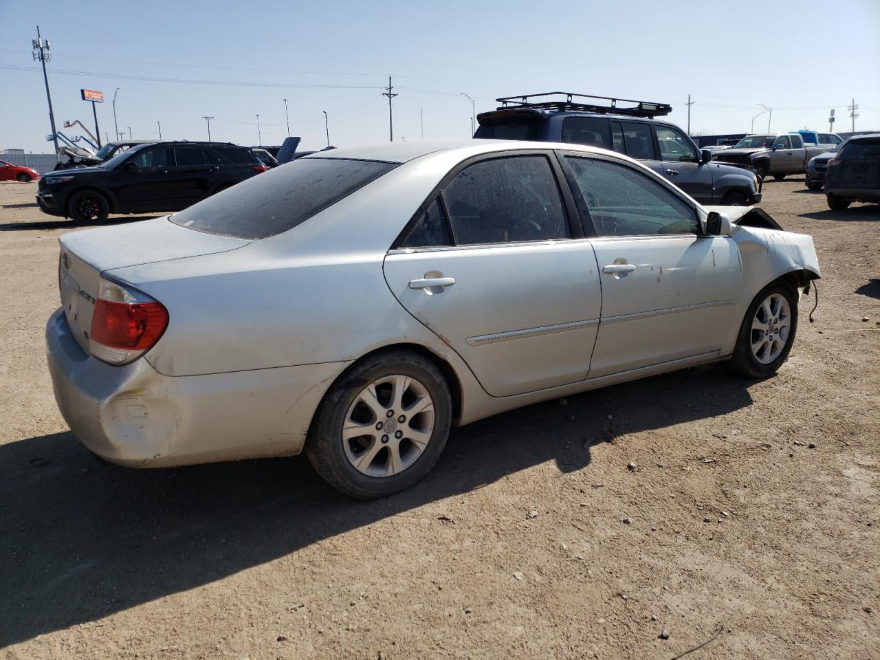 JTDBF32K150164646 2005 Toyota Camry Le