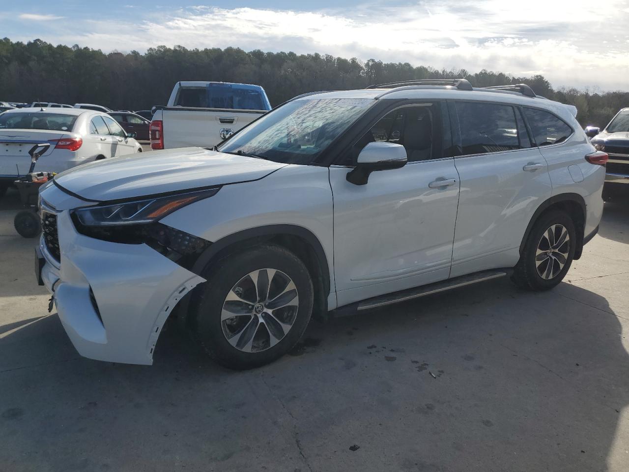 2022 Toyota Highlander Hybrid Xle vin: 5TDAARAH3NS511555