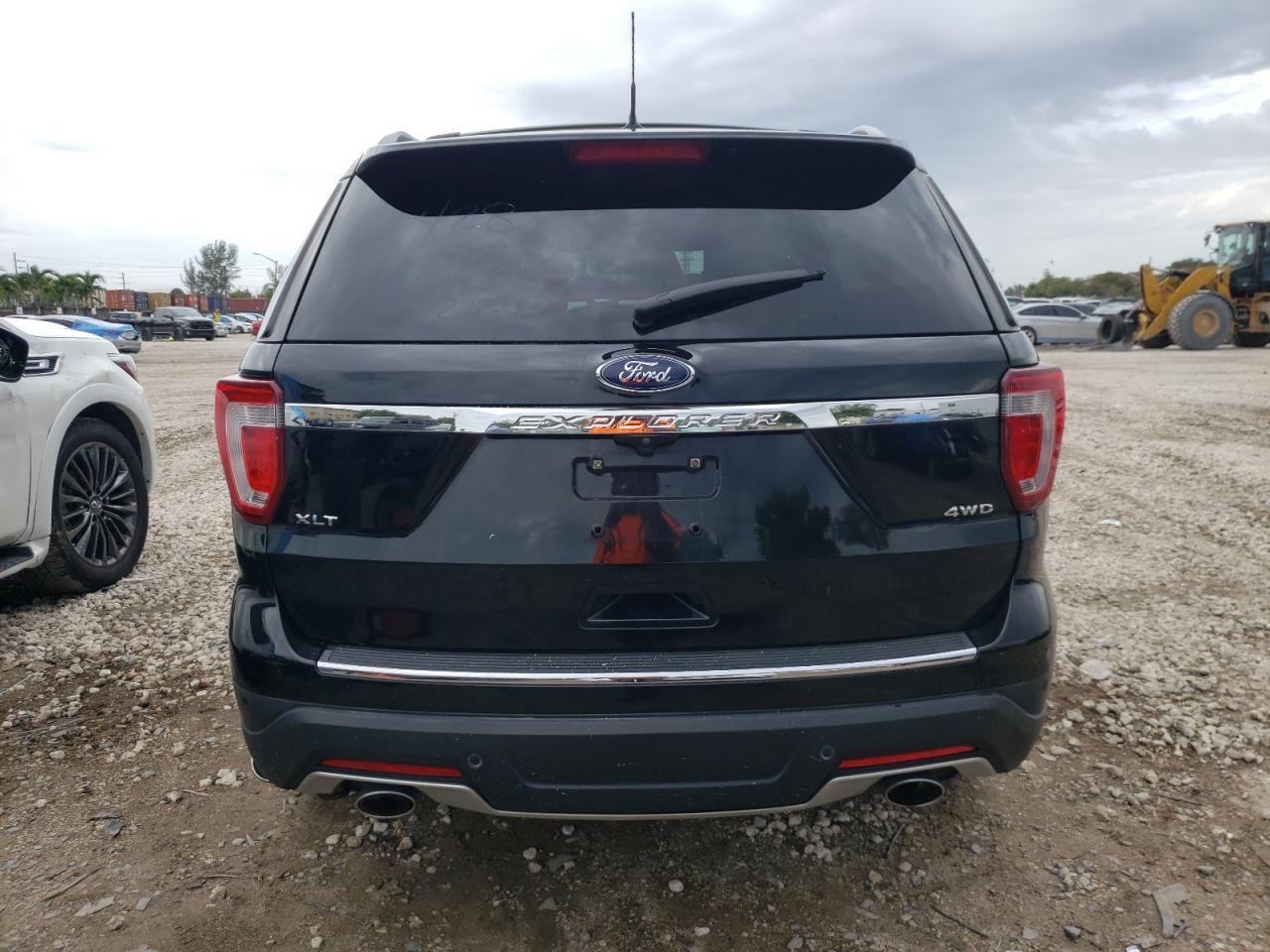 1FM5K8D82JGB02189 2018 Ford Explorer Xlt