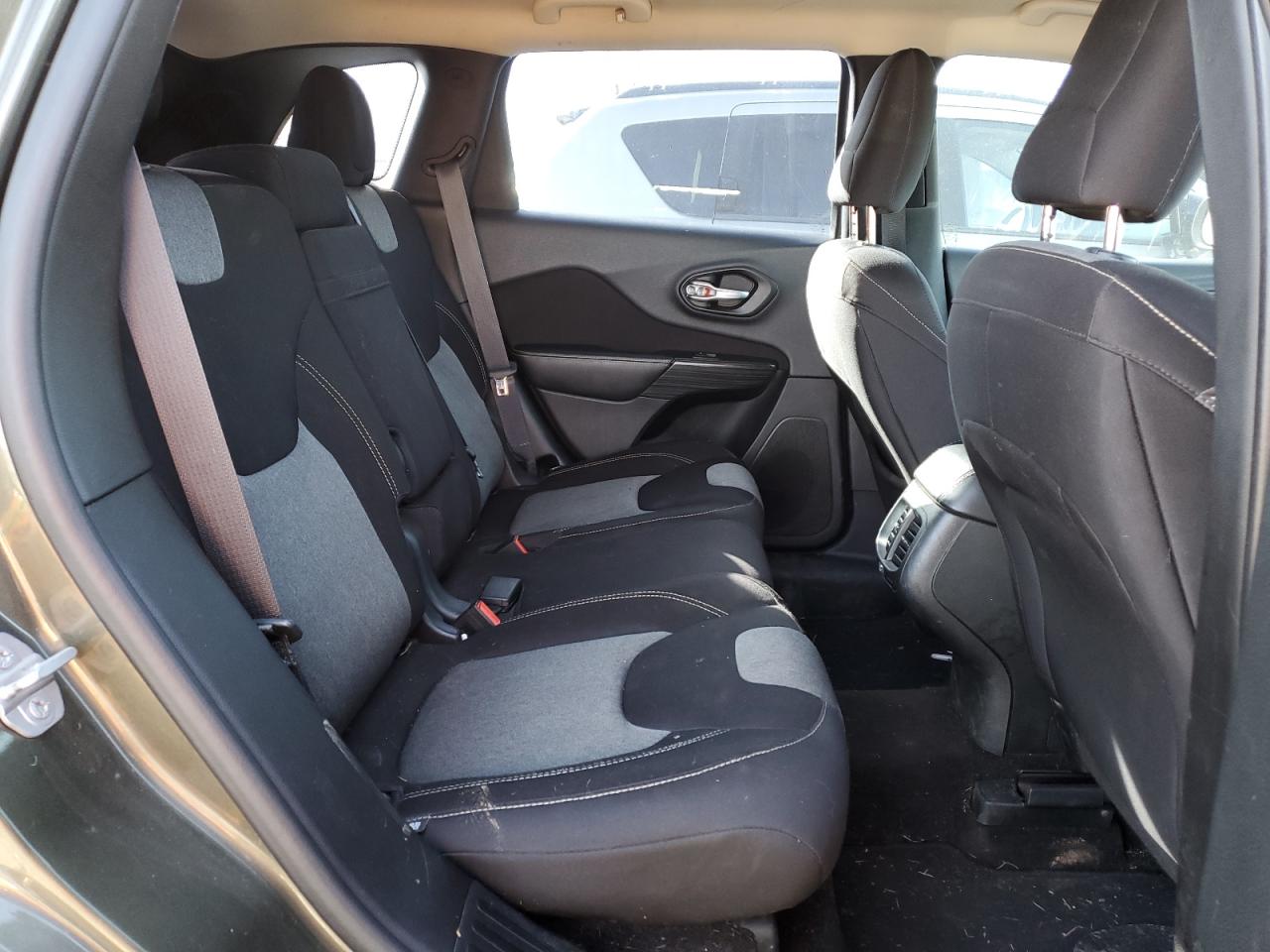 1C4PJLAB6FW677718 2015 Jeep Cherokee Sport