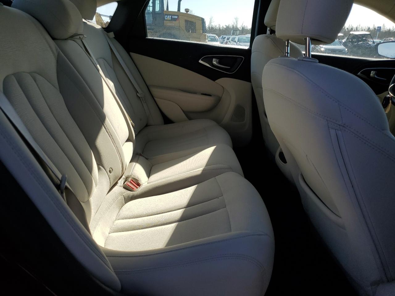 1C3CCCFB1GN122298 2016 Chrysler 200 Lx