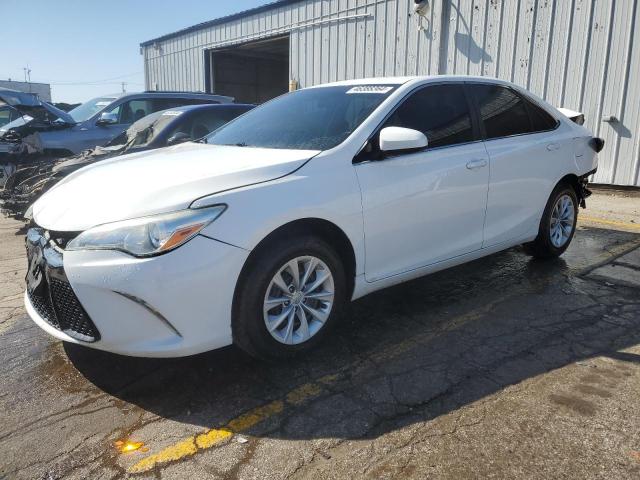 Lot #2414244127 2015 TOYOTA CAMRY LE salvage car