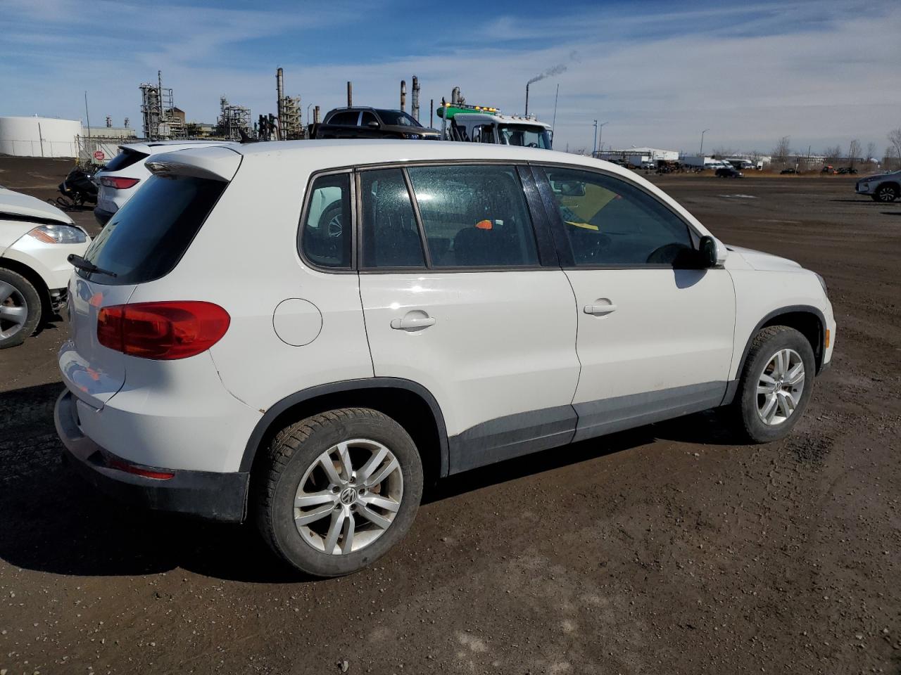 2012 Volkswagen Tiguan S vin: WVGAV7AX9CW529471