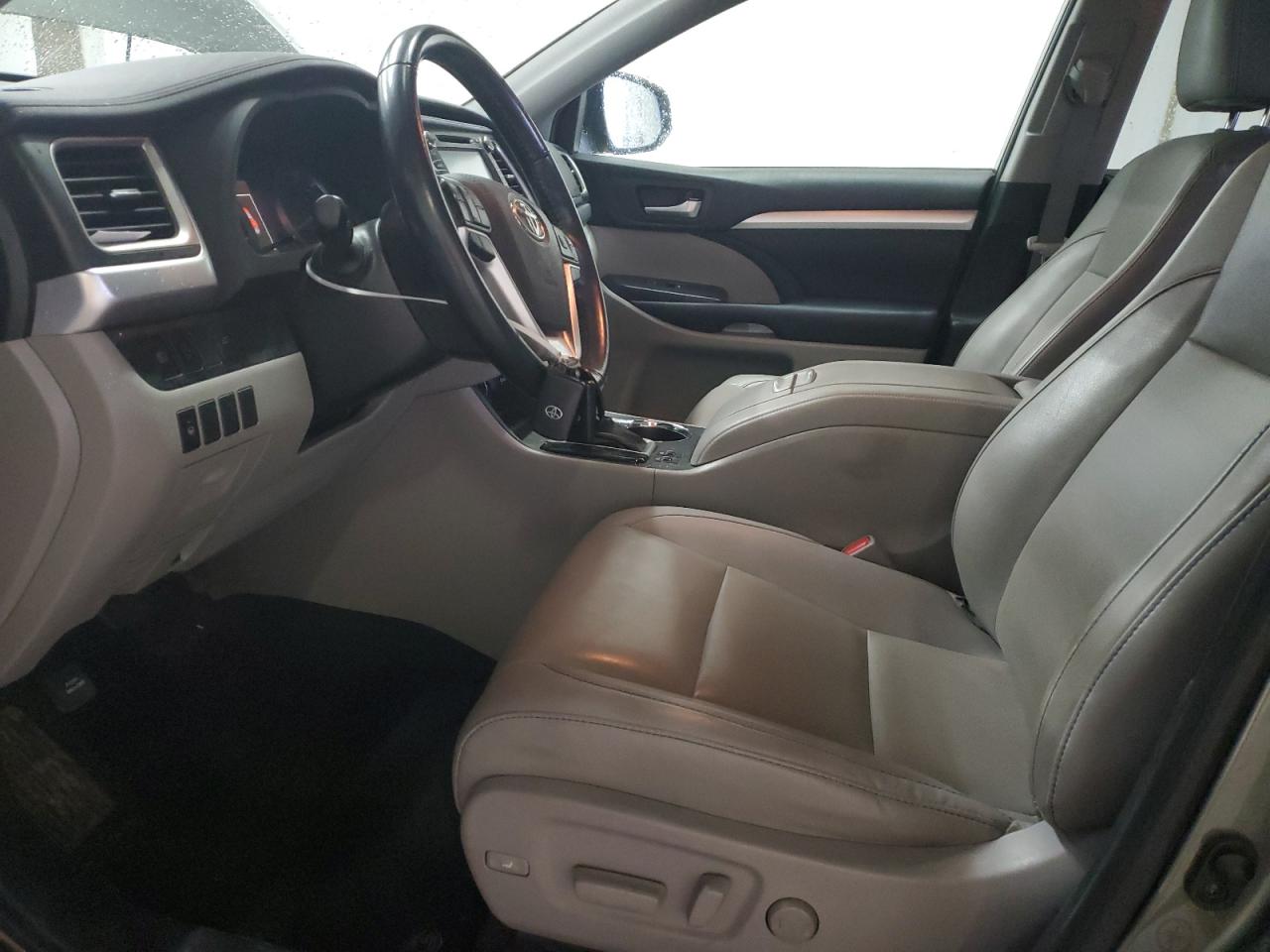 5TDKZRFH2KS327435 TOYOTA HIGHLANDER 2019