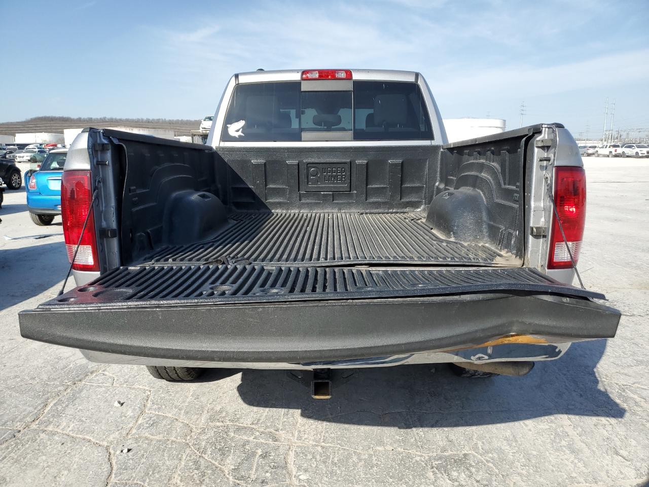 1C6RR7TT3KS684164 2019 Ram 1500 Classic Slt