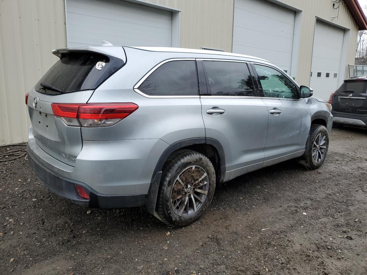 5TDJZRFH7JS496666 2018 Toyota Highlander Se