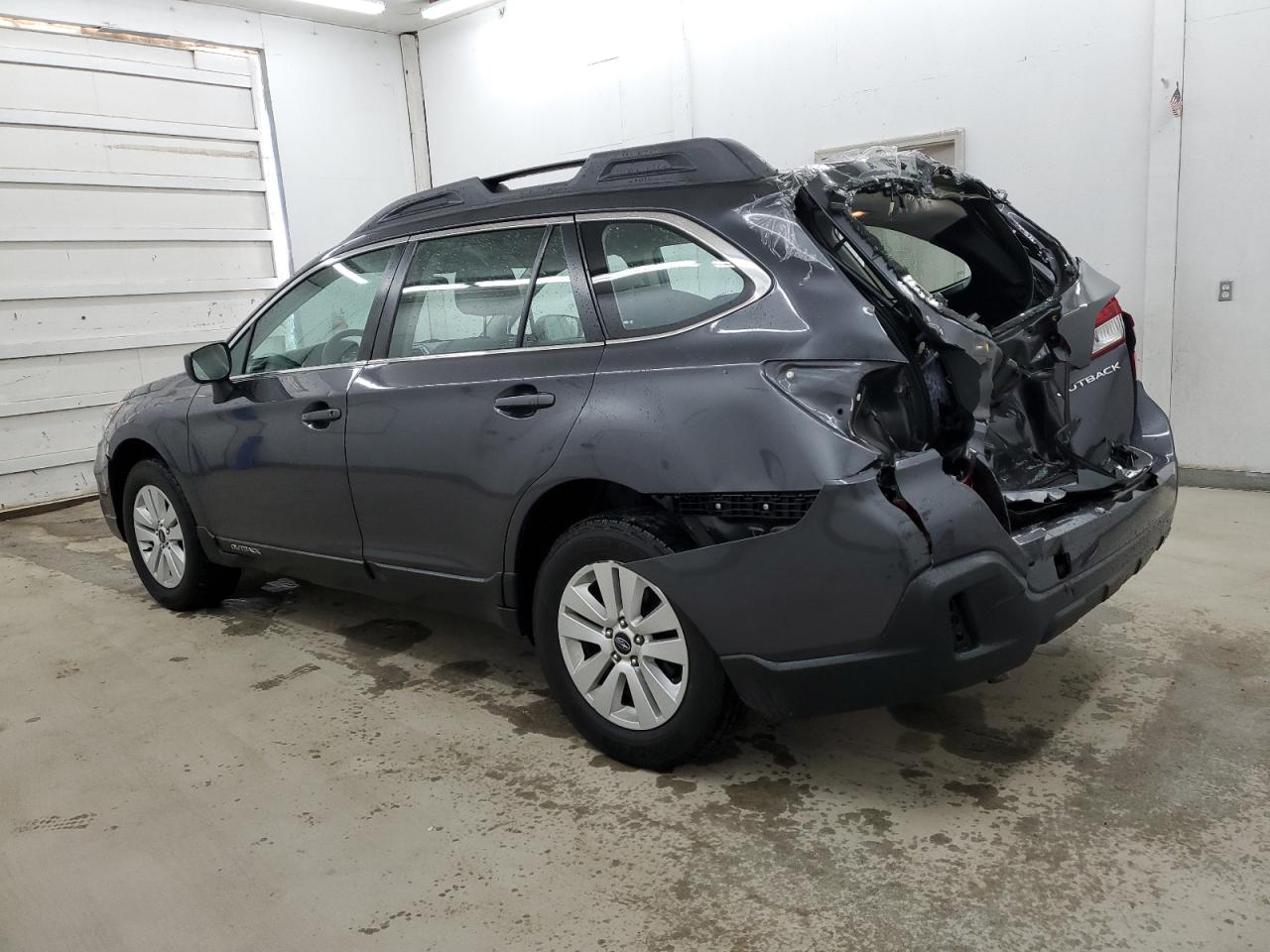 2018 Subaru Outback 2.5I vin: 4S4BSAAC7J3388552