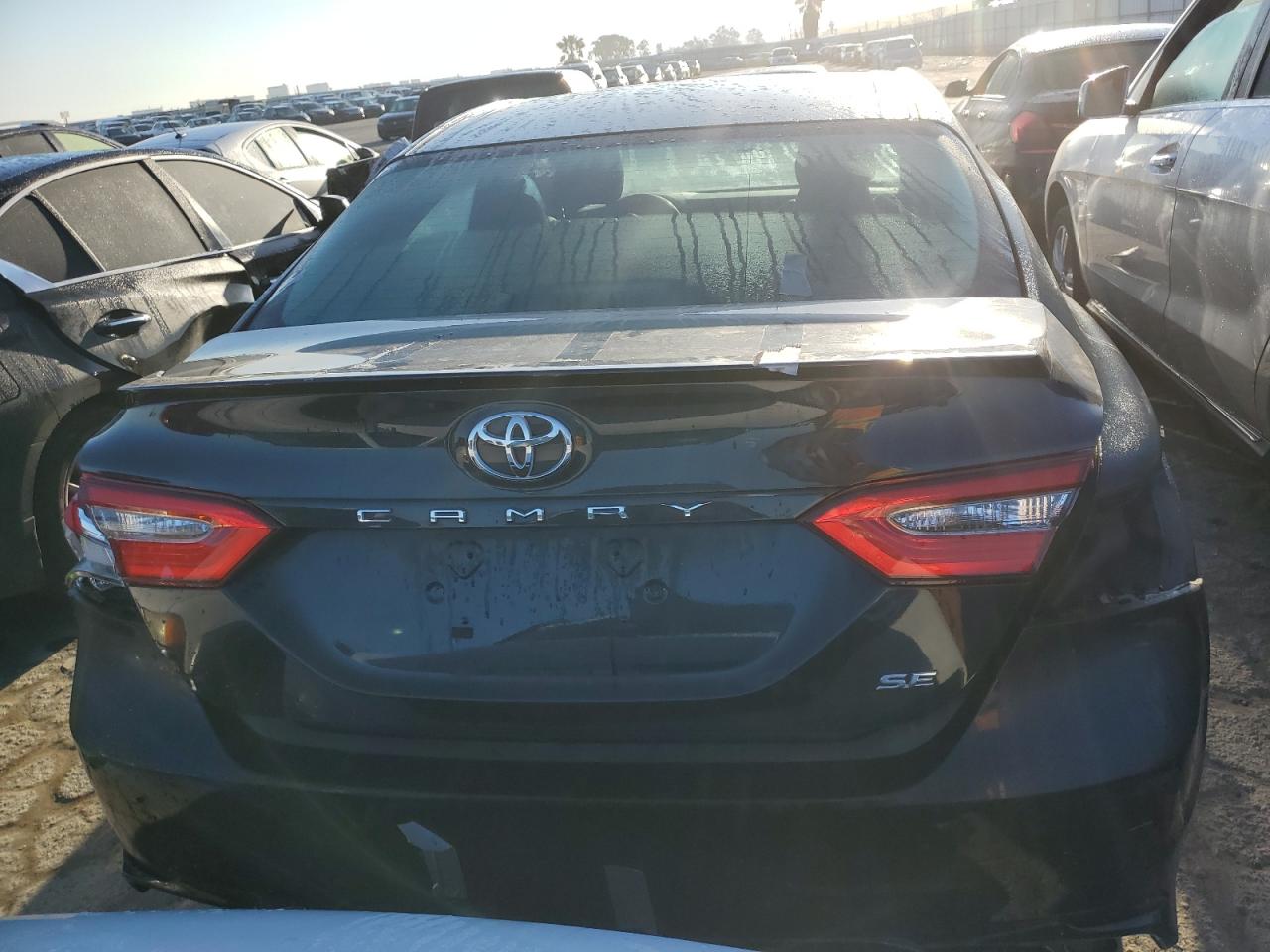 2018 Toyota Camry L vin: 4T1B11HK9JU653515