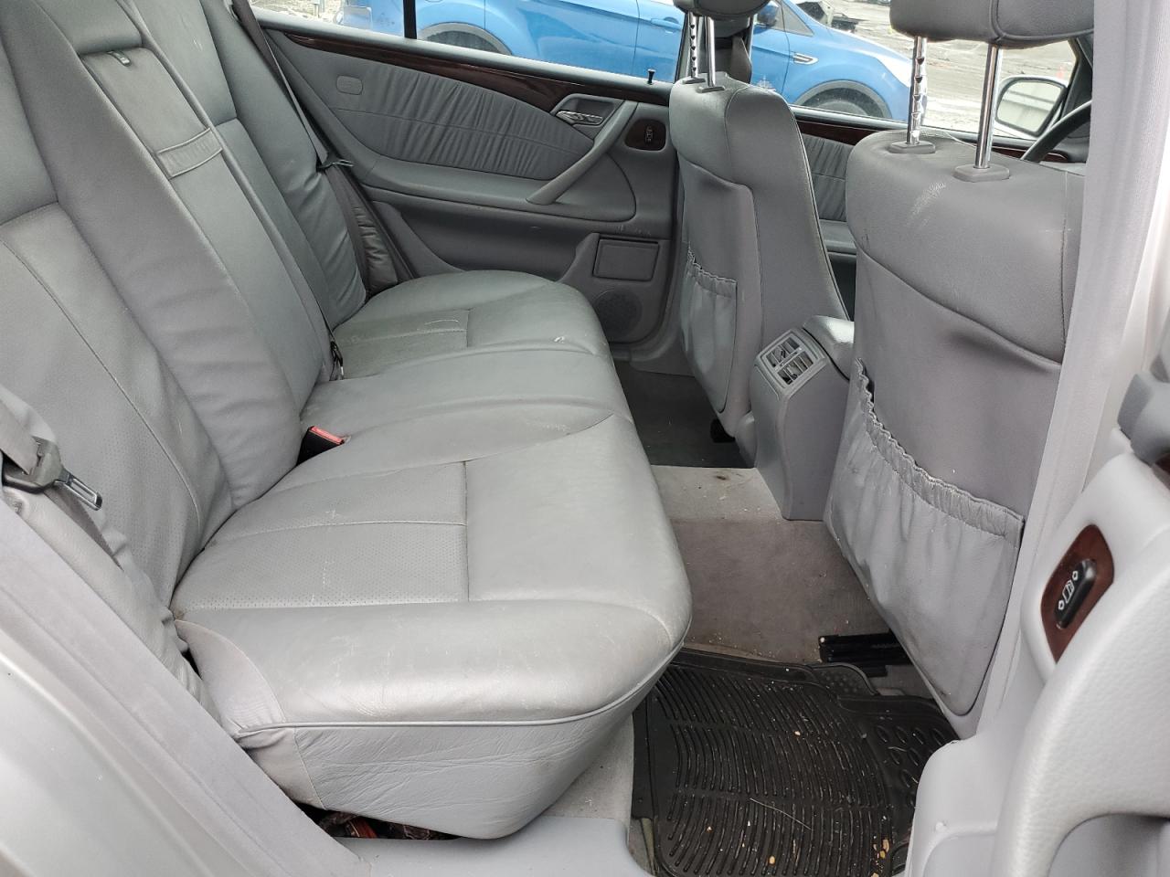 WDBJF65J61B302307 2001 Mercedes-Benz E 320