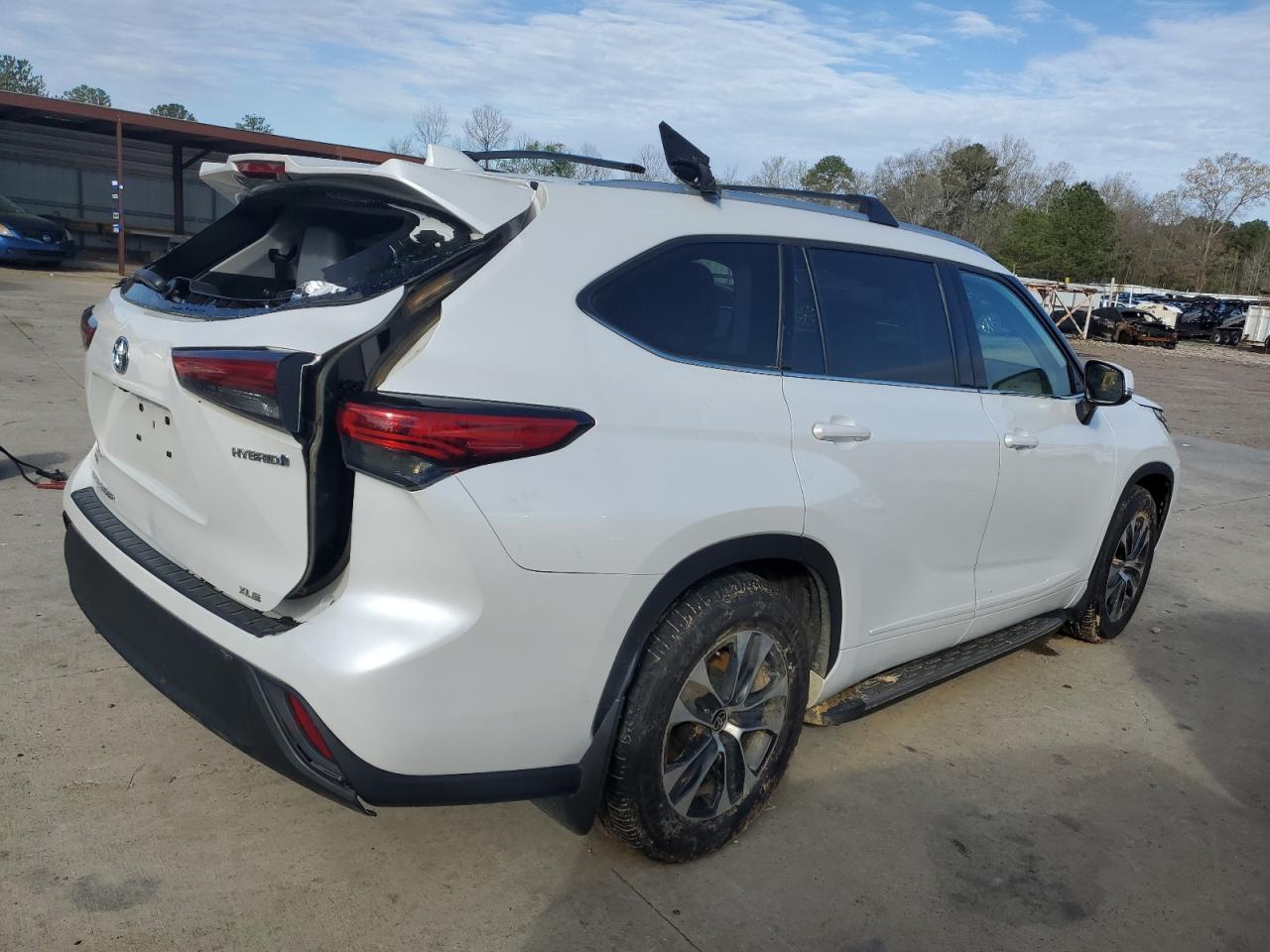 2022 Toyota Highlander Hybrid Xle vin: 5TDAARAH3NS511555