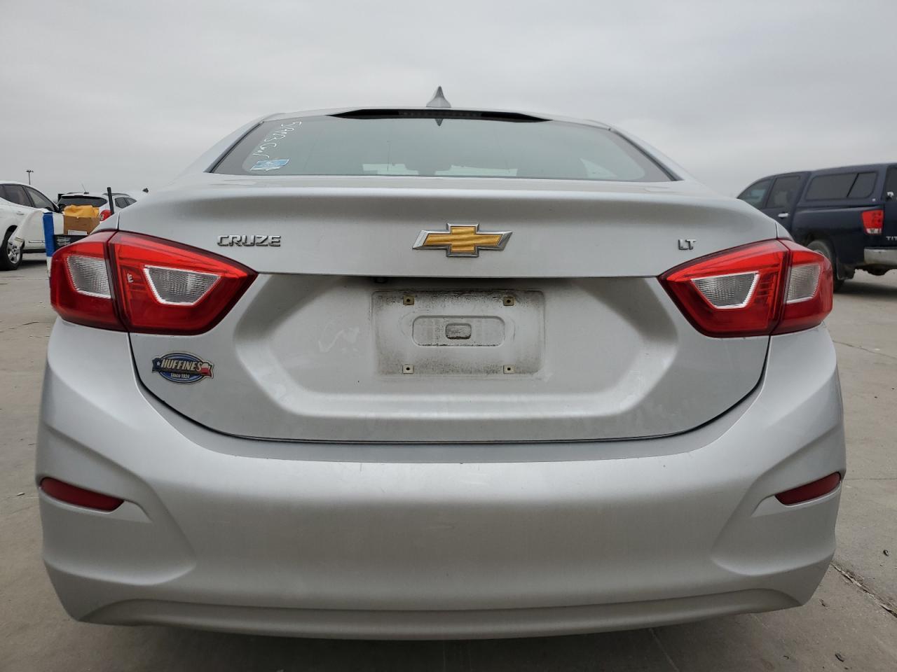 1G1BE5SM3J7111876 2018 Chevrolet Cruze Lt