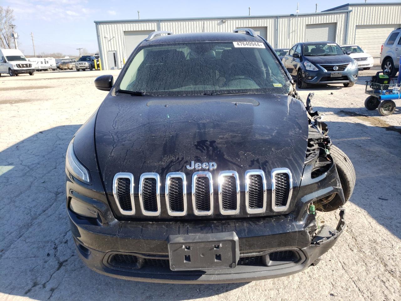 1C4PJLCB7JD553894 2018 Jeep Cherokee Latitude