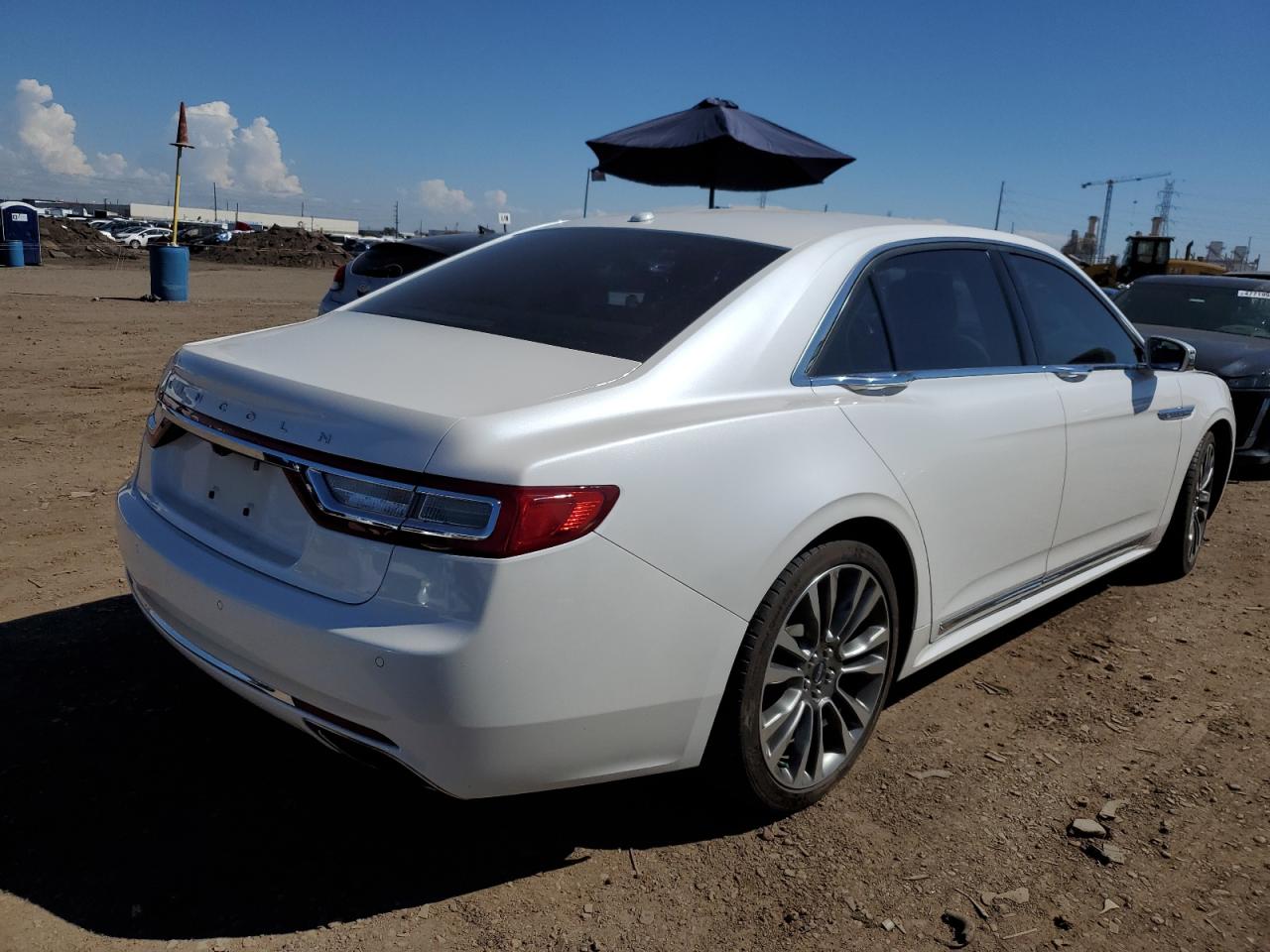 1LN6L9SP0H5608627 2017 Lincoln Continental Select