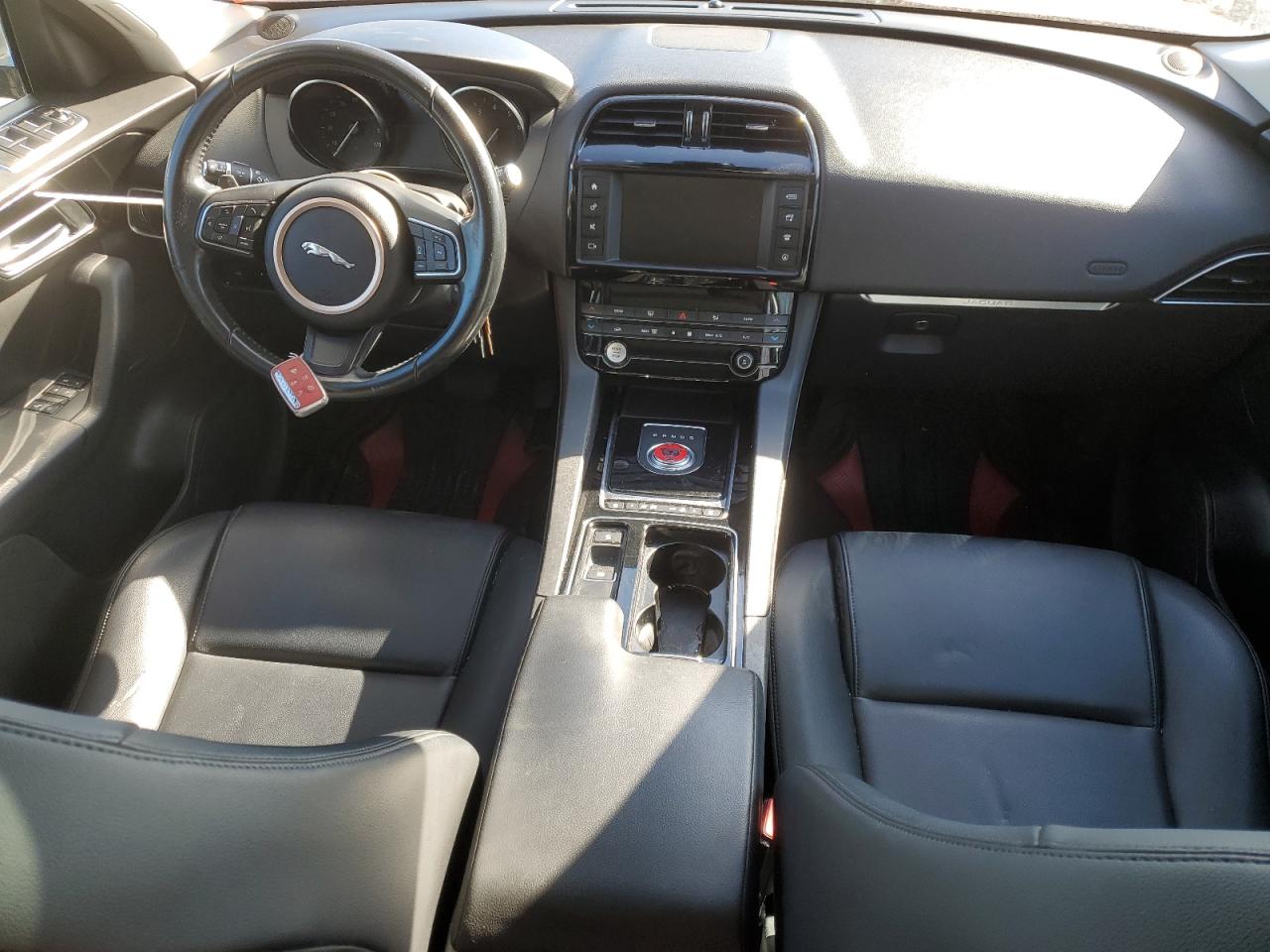 SADCJ2GX6JA235303 2018 Jaguar F-Pace Premium