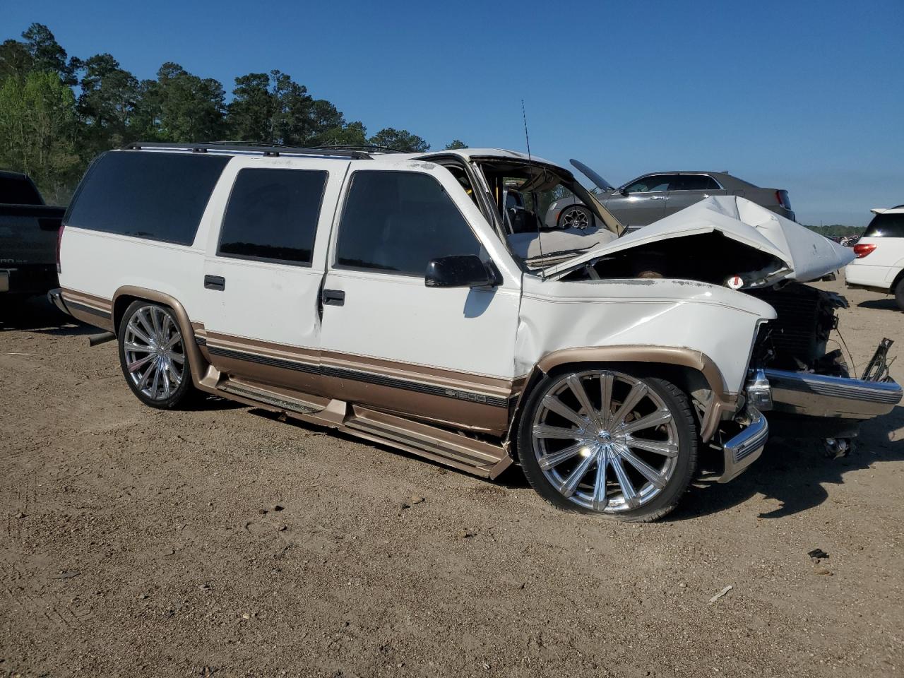 1GNEC16R2WJ359076 1998 Chevrolet Suburban C1500