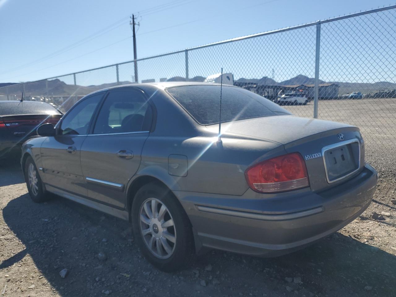 KMHWF35H92A702965 2002 Hyundai Sonata Gls