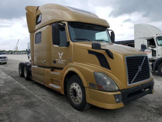 Lot #2440456250 2012 VOLVO VN VNL salvage car