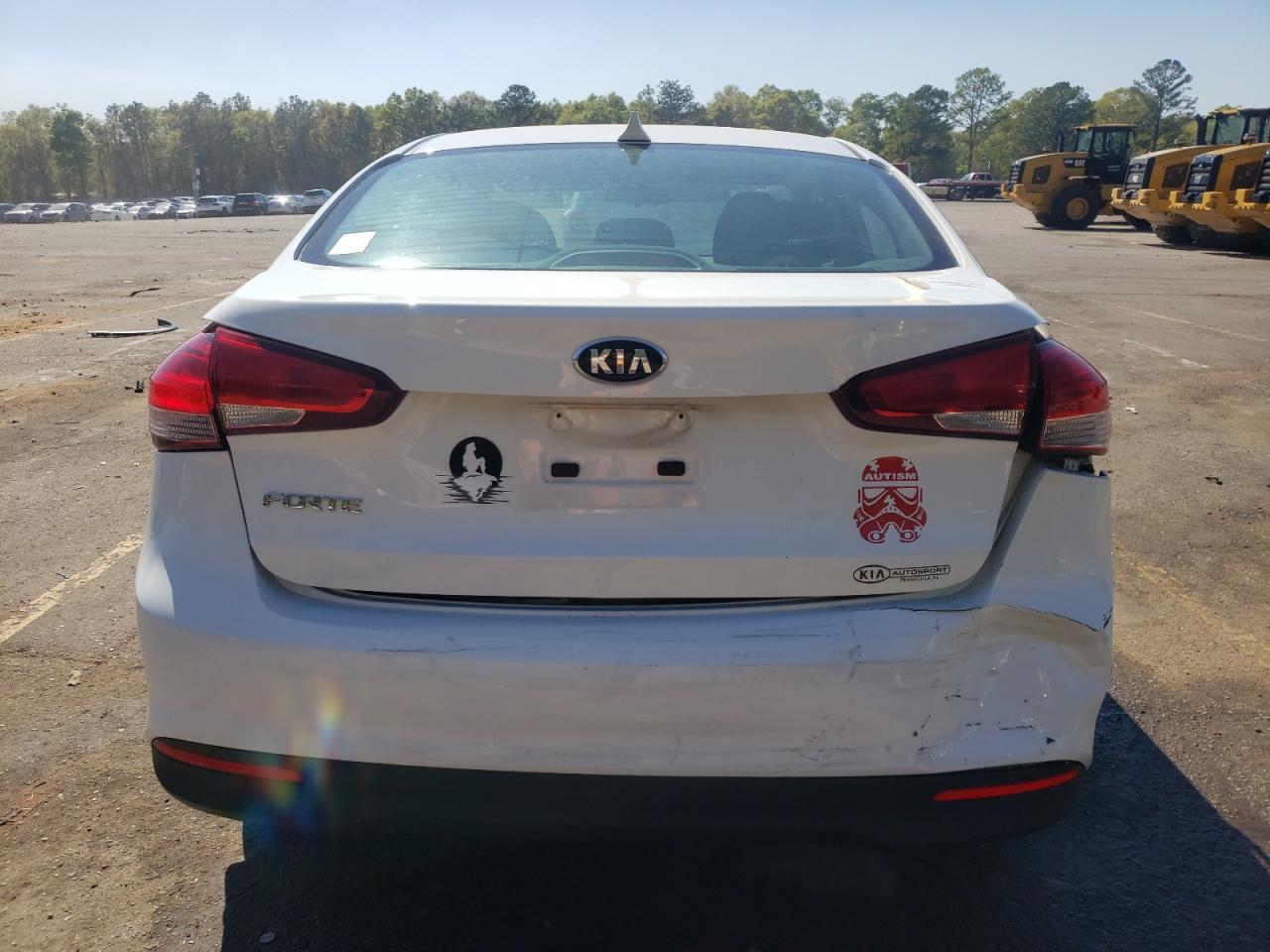 3KPFK4A7XJE220200 2018 Kia Forte Lx