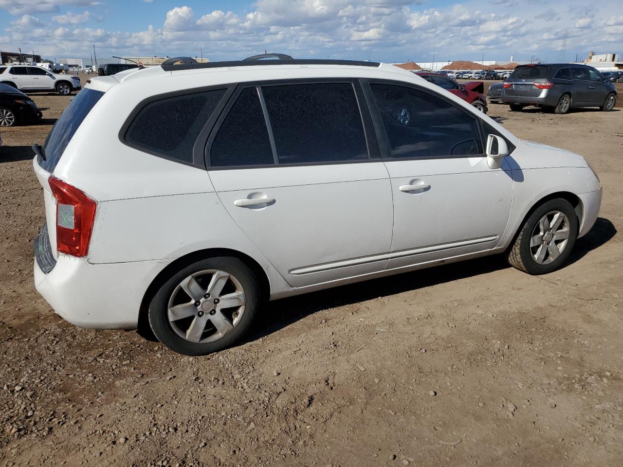 KNAFG525577089686 2007 Kia Rondo Base