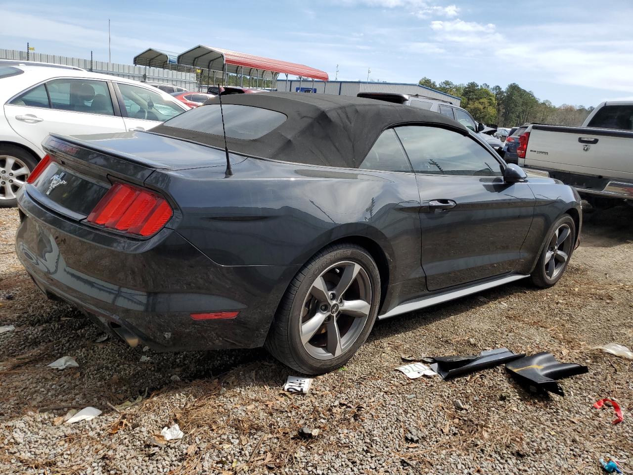 2015 Ford Mustang vin: 1FATP8EM6F5352181