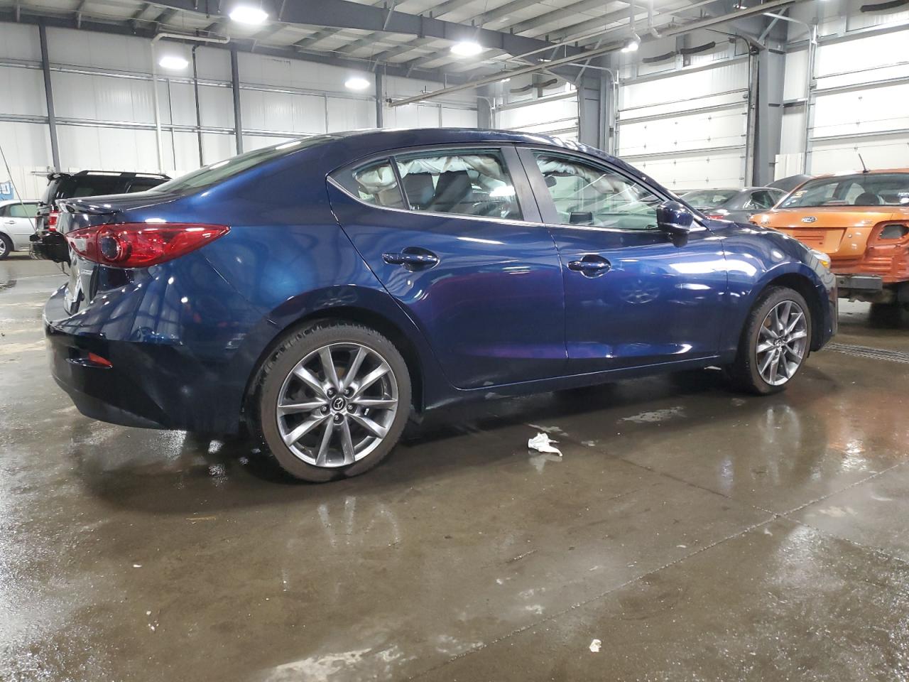 2018 Mazda 3 Touring vin: 3MZBN1V38JM224499