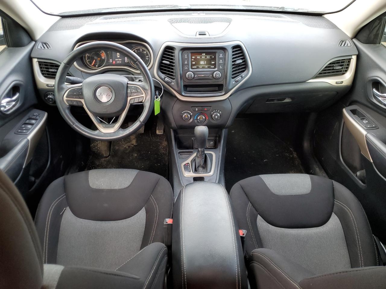 1C4PJLCB8JD540006 2018 Jeep Cherokee Latitude