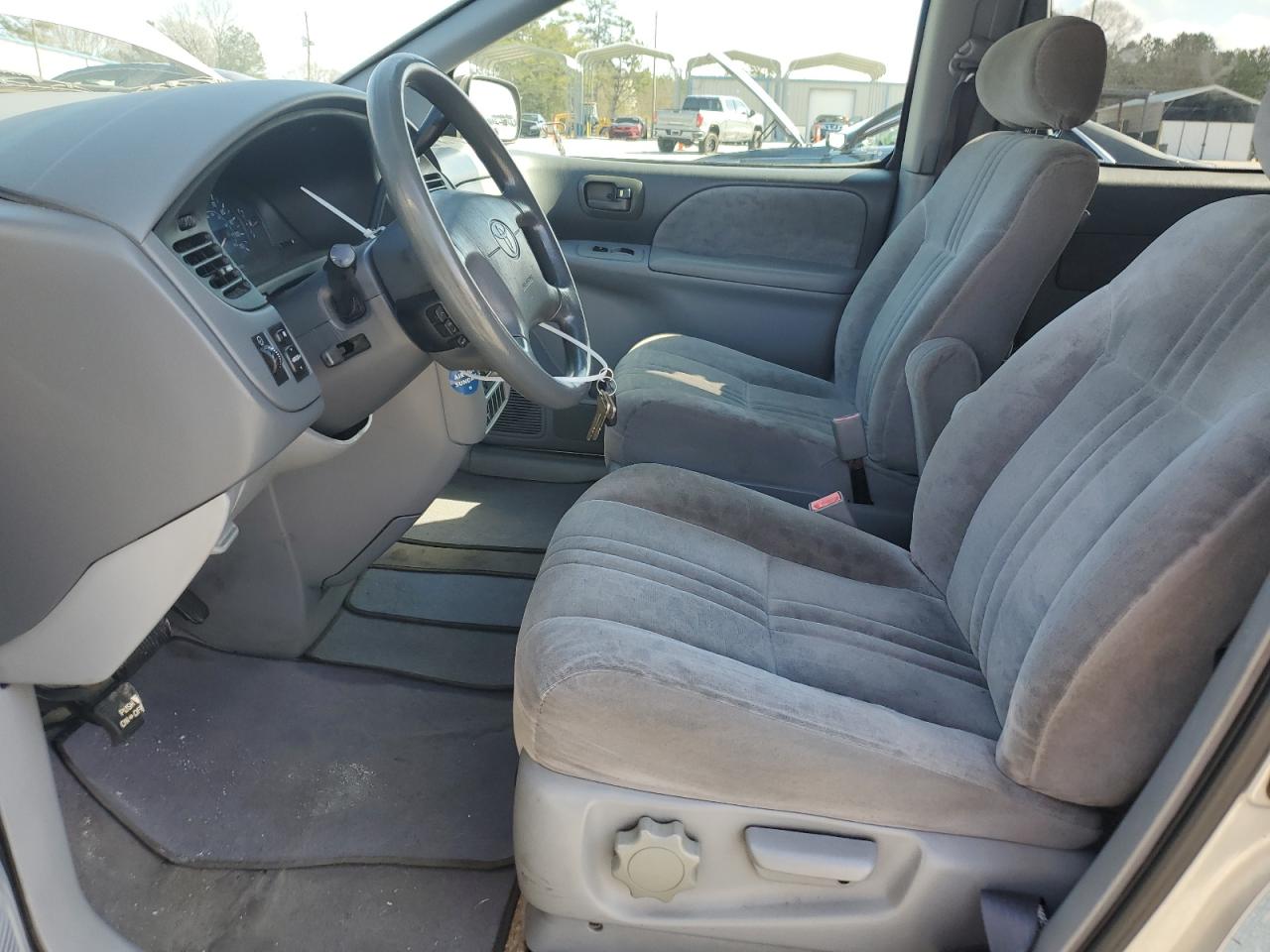 4t3zf13c12u475835 4T3ZF13C12U475835 2002 Toyota Sienna Le