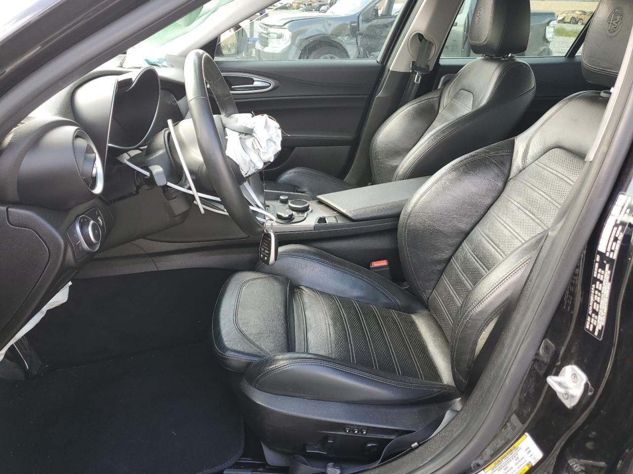 ZARFAECN5H7553778 2017 Alfa Romeo Giulia Ti