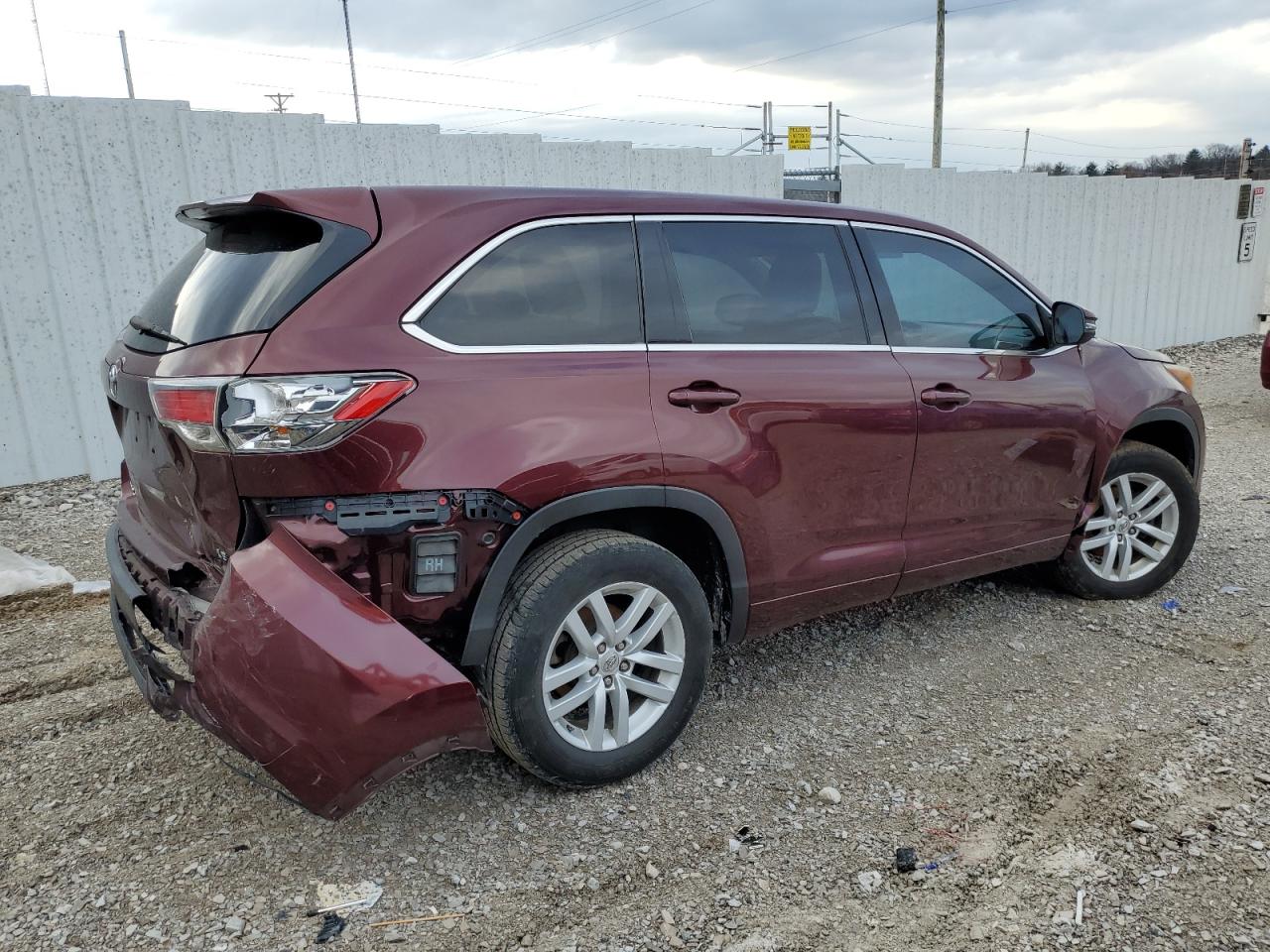 2015 Toyota Highlander Le vin: 5TDZARFH6FS016604