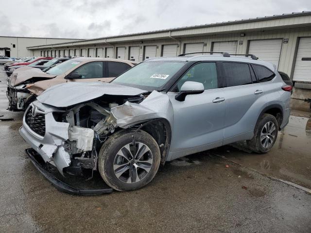 5TDGZRBH5NS240080 2022 Toyota Highlander Xle